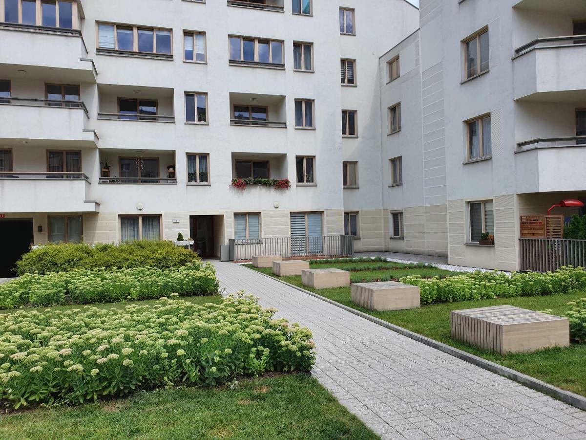 Private Garden In City Center P4You Pl Краків Екстер'єр фото